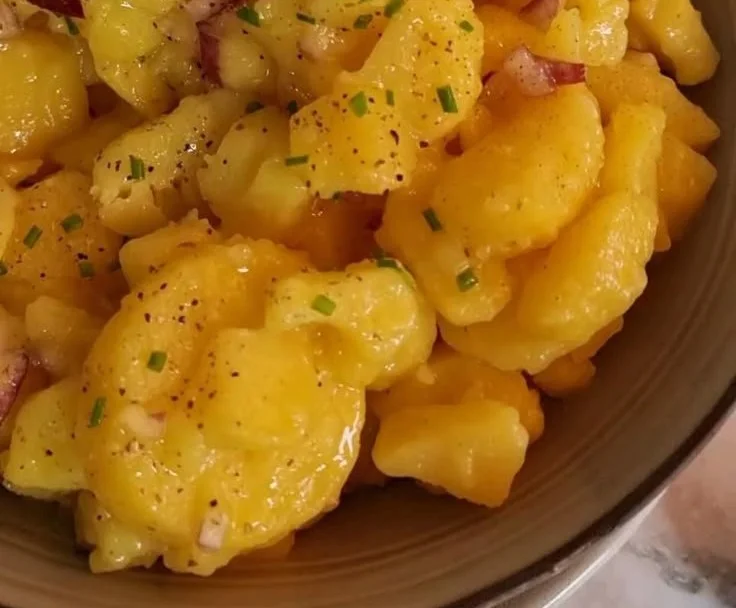 Bayrischer Kartoffelsalat mit Brühe, Essig & Öl